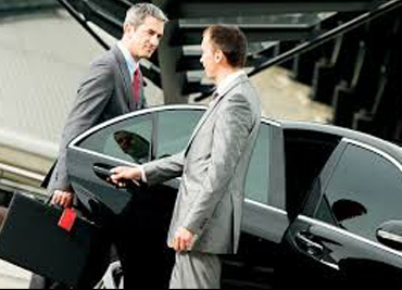 Experienced chauffeur providing airport transportation in Stamford